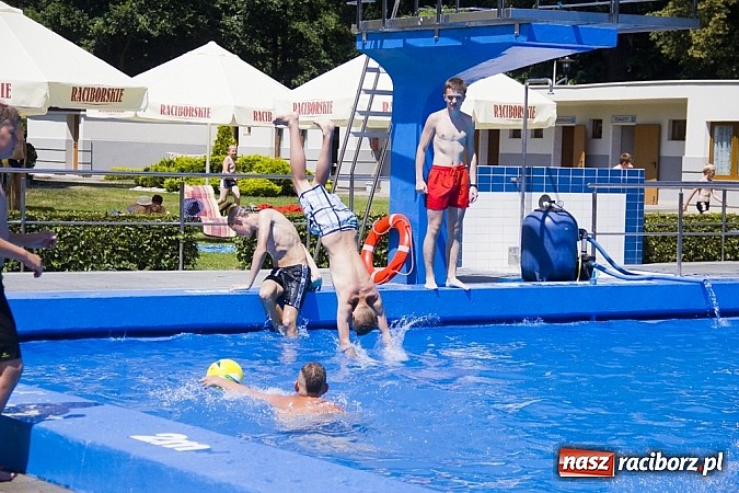 Zdjęcie w galerii na portalu naszraciborz.pl: Basen na ochłodę - zdjęcia z Obory i Szymocic wiadomości z regionu