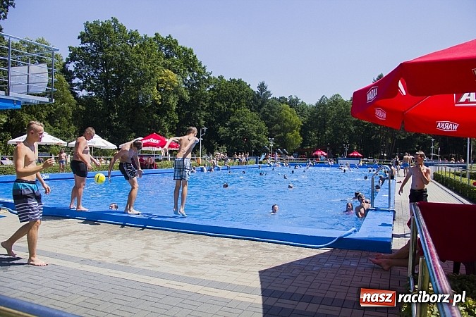 Zdjęcie w galerii na portalu naszraciborz.pl: Basen na ochłodę - zdjęcia z Obory i Szymocic wiadomości z regionu