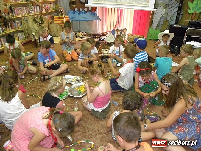 Zdjęcie w galerii na portalu naszraciborz.pl: Lato w Bibliotece. Jak zdobywano Dziki Zachód  wiadomości z regionu