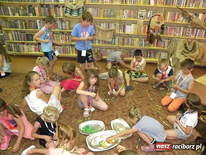 Zdjęcie w galerii na portalu naszraciborz.pl: Lato w Bibliotece. Jak zdobywano Dziki Zachód  wiadomości z regionu
