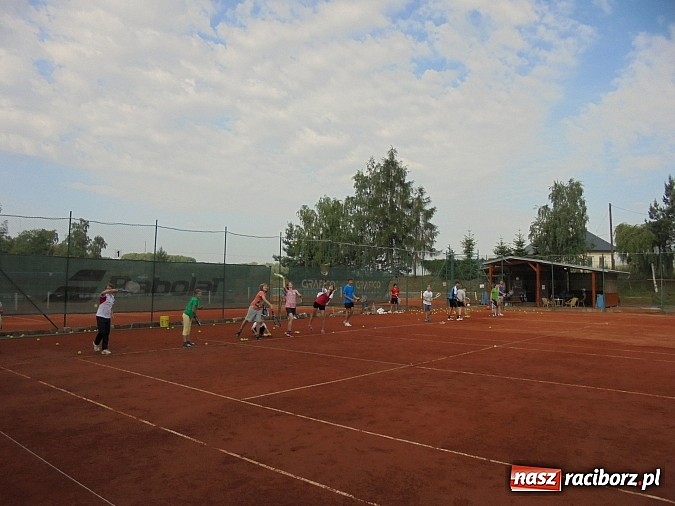 Zdjęcie w galerii na portalu naszraciborz.pl: Tenisiści TKKF RAFAKO na obozie w Czechach wiadomości z regionu