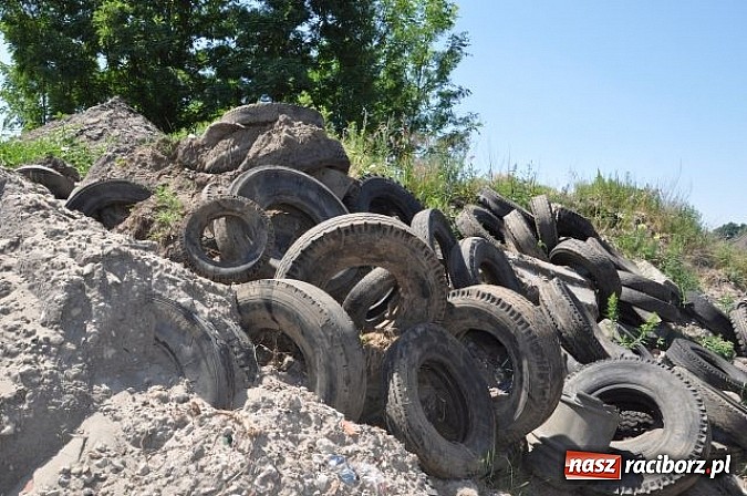 Zdjęcie w galerii na portalu naszraciborz.pl: Trwają prace porządkowe na ul. Klasztornej w Kuźni Raciborskiej wiadomości z regionu
