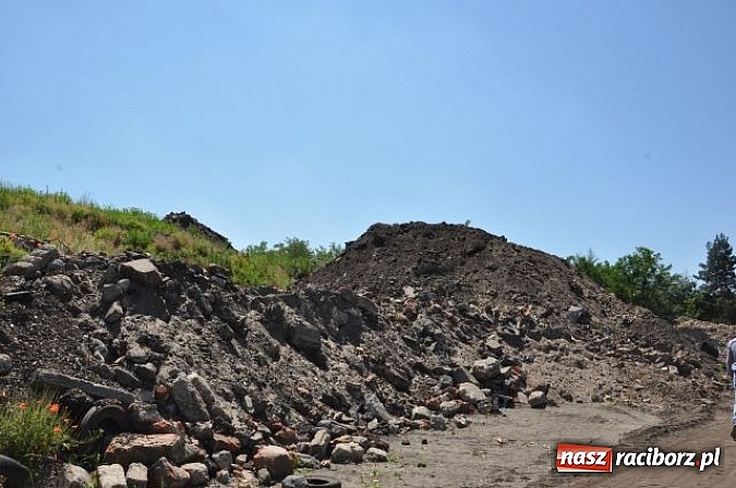 Zdjęcie w galerii na portalu naszraciborz.pl: Trwają prace porządkowe na ul. Klasztornej w Kuźni Raciborskiej wiadomości z regionu