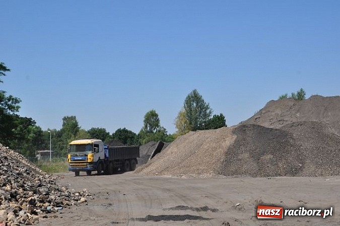 Zdjęcie w galerii na portalu naszraciborz.pl: Trwają prace porządkowe na ul. Klasztornej w Kuźni Raciborskiej wiadomości z regionu