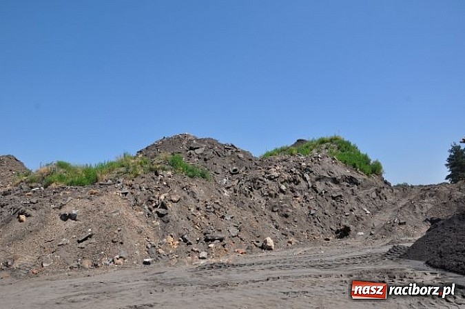 Zdjęcie w galerii na portalu naszraciborz.pl: Trwają prace porządkowe na ul. Klasztornej w Kuźni Raciborskiej wiadomości z regionu