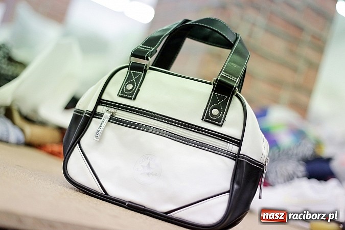 Zdjęcie w galerii na portalu naszraciborz.pl: I Nocne Szperanie w Robanie - w sobotę od 20.00 absolutnie świeża partia towaru z Anglii i Irlandii. Znajdź dla siebie Conversy i inne marki wiadomości z regionu