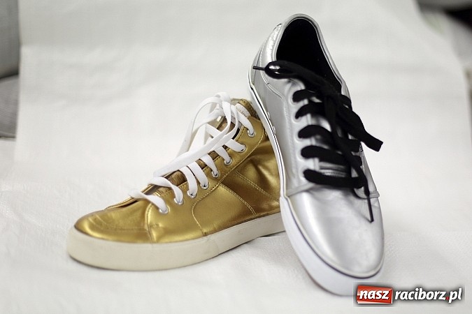 Zdjęcie w galerii na portalu naszraciborz.pl: I Nocne Szperanie w Robanie - w sobotę od 20.00 absolutnie świeża partia towaru z Anglii i Irlandii. Znajdź dla siebie Conversy i inne marki wiadomości z regionu