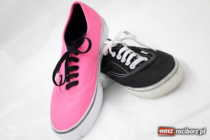 Zdjęcie w galerii na portalu naszraciborz.pl: I Nocne Szperanie w Robanie - w sobotę od 20.00 absolutnie świeża partia towaru z Anglii i Irlandii. Znajdź dla siebie Conversy i inne marki wiadomości z regionu