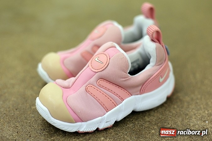 Zdjęcie w galerii na portalu naszraciborz.pl: I Nocne Szperanie w Robanie - w sobotę od 20.00 absolutnie świeża partia towaru z Anglii i Irlandii. Znajdź dla siebie Conversy i inne marki wiadomości z regionu