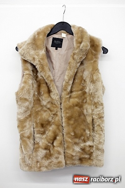 Zdjęcie w galerii na portalu naszraciborz.pl: I Nocne Szperanie w Robanie - w sobotę od 20.00 absolutnie świeża partia towaru z Anglii i Irlandii. Znajdź dla siebie Conversy i inne marki wiadomości z regionu