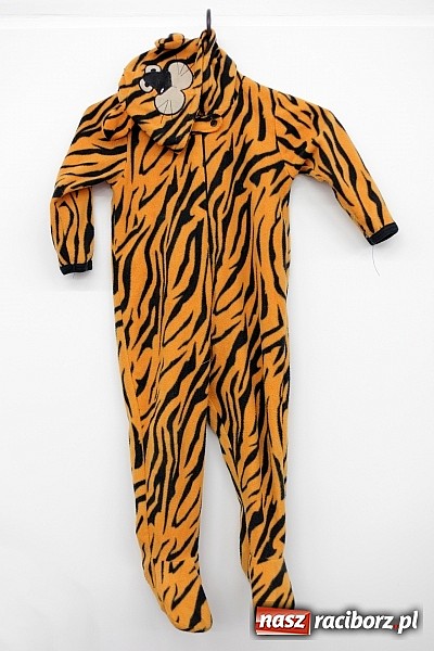 Zdjęcie w galerii na portalu naszraciborz.pl: I Nocne Szperanie w Robanie - w sobotę od 20.00 absolutnie świeża partia towaru z Anglii i Irlandii. Znajdź dla siebie Conversy i inne marki wiadomości z regionu