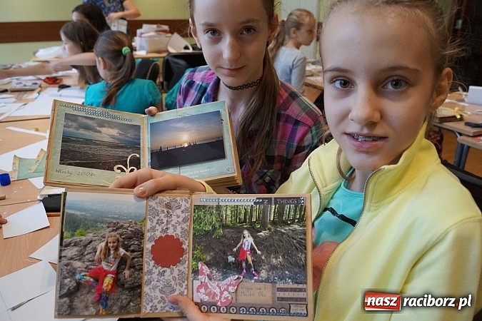 Zdjęcie w galerii na portalu naszraciborz.pl: W RCK tworzą cuda na warsztatach scrapbookingu wiadomości z regionu