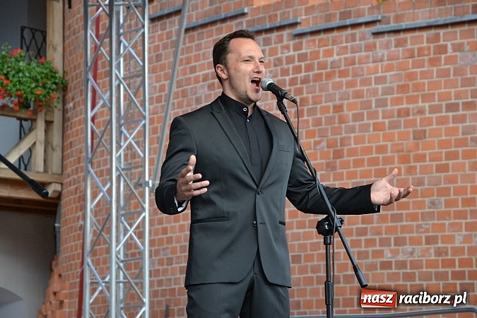 Zdjęcie w galerii na portalu naszraciborz.pl: Czar operetki i musicalu zagościł na Zamku Piastowskim  wiadomości z regionu