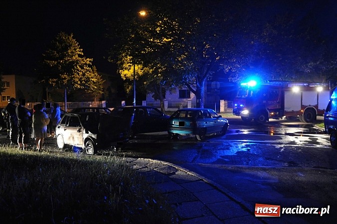 Zdjęcie w galerii na portalu naszraciborz.pl: Na Słowackiego spłonął doszczętnie maluch. Czy to było podpalenie? wiadomości z regionu