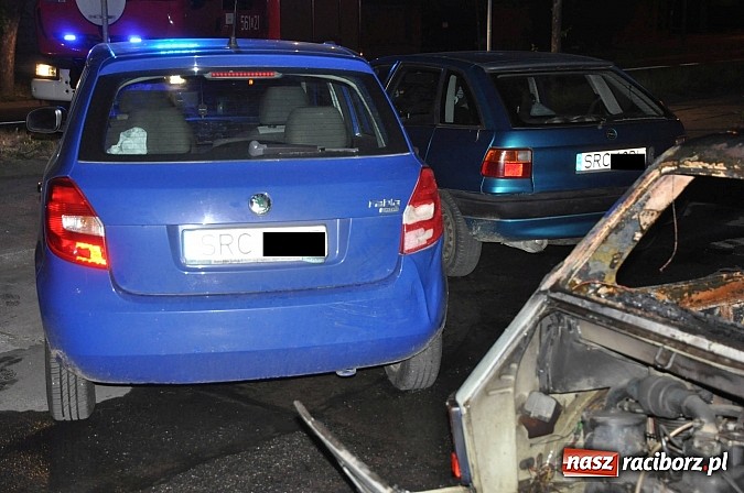 Zdjęcie w galerii na portalu naszraciborz.pl: Na Słowackiego spłonął doszczętnie maluch. Czy to było podpalenie? wiadomości z regionu