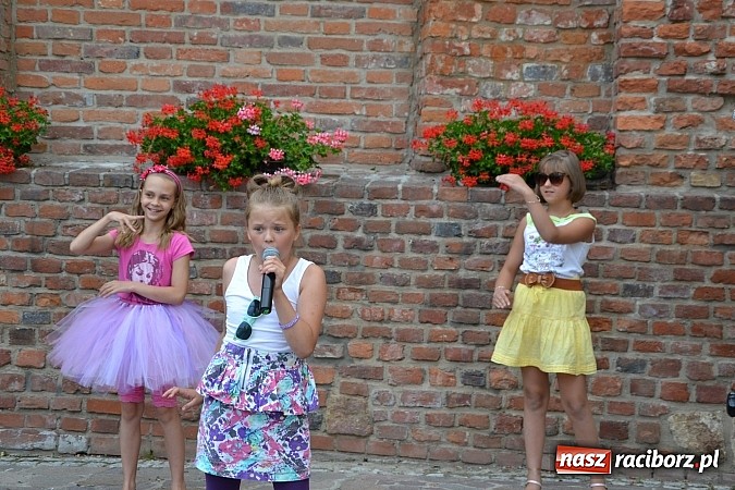 Zdjęcie w galerii na portalu naszraciborz.pl: Uczniowie Stefana Wardengi wystąpili na zamku  wiadomości z regionu