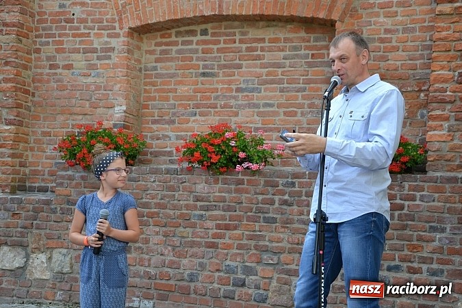 Zdjęcie w galerii na portalu naszraciborz.pl: Uczniowie Stefana Wardengi wystąpili na zamku  wiadomości z regionu