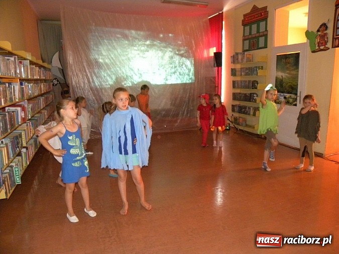 Zdjęcie w galerii na portalu naszraciborz.pl: Lato z biblioteką. Taniec czterech żywiołów wiadomości z regionu