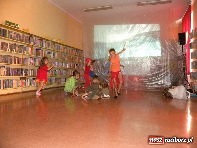 Zdjęcie w galerii na portalu naszraciborz.pl: Lato z biblioteką. Taniec czterech żywiołów wiadomości z regionu