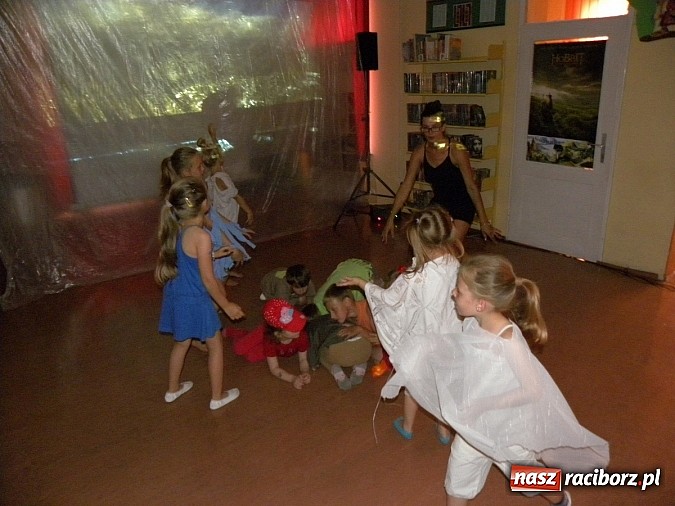 Zdjęcie w galerii na portalu naszraciborz.pl: Lato z biblioteką. Taniec czterech żywiołów wiadomości z regionu