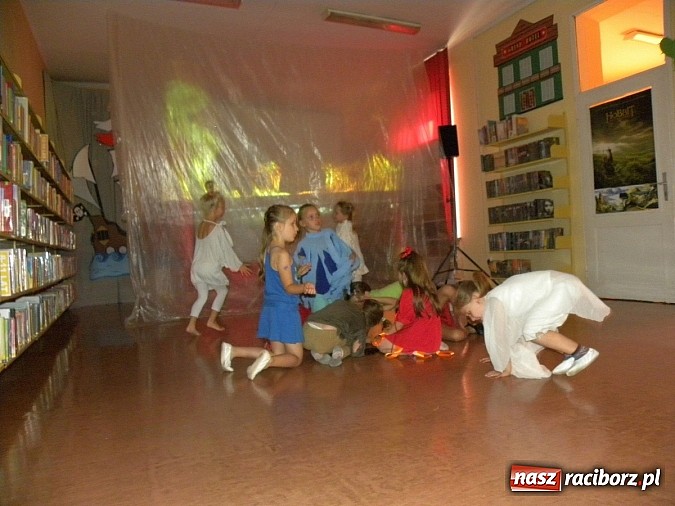 Zdjęcie w galerii na portalu naszraciborz.pl: Lato z biblioteką. Taniec czterech żywiołów wiadomości z regionu