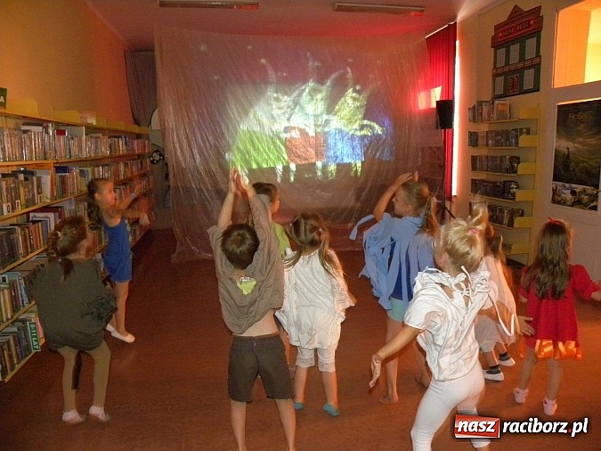 Zdjęcie w galerii na portalu naszraciborz.pl: Lato z biblioteką. Taniec czterech żywiołów wiadomości z regionu