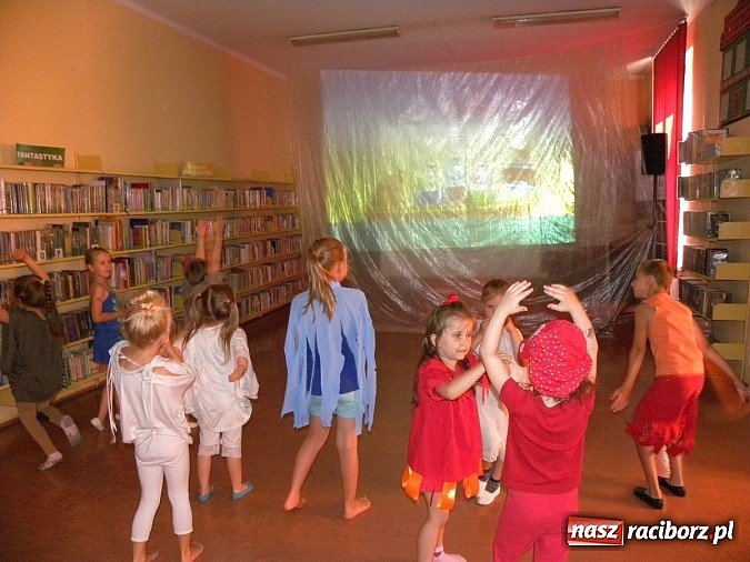Zdjęcie w galerii na portalu naszraciborz.pl: Lato z biblioteką. Taniec czterech żywiołów wiadomości z regionu