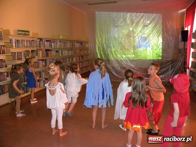 Zdjęcie w galerii na portalu naszraciborz.pl: Lato z biblioteką. Taniec czterech żywiołów wiadomości z regionu