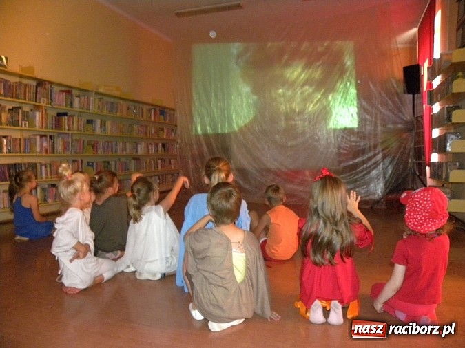 Zdjęcie w galerii na portalu naszraciborz.pl: Lato z biblioteką. Taniec czterech żywiołów wiadomości z regionu