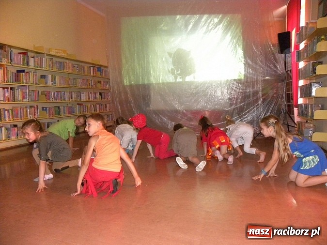 Zdjęcie w galerii na portalu naszraciborz.pl: Lato z biblioteką. Taniec czterech żywiołów wiadomości z regionu