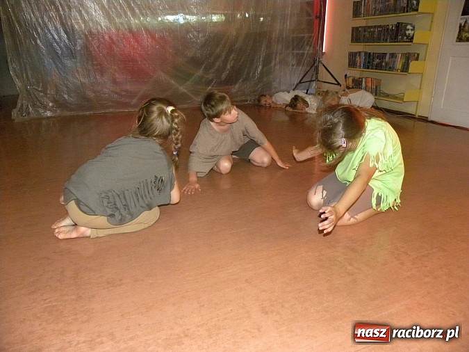 Zdjęcie w galerii na portalu naszraciborz.pl: Lato z biblioteką. Taniec czterech żywiołów wiadomości z regionu