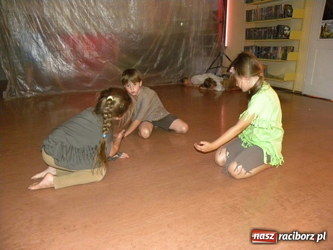 Zdjęcie w galerii na portalu naszraciborz.pl: Lato z biblioteką. Taniec czterech żywiołów wiadomości z regionu