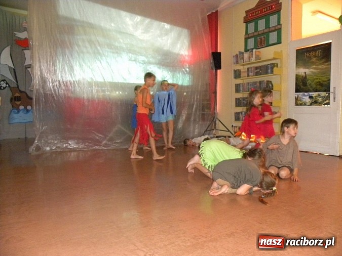 Zdjęcie w galerii na portalu naszraciborz.pl: Lato z biblioteką. Taniec czterech żywiołów wiadomości z regionu