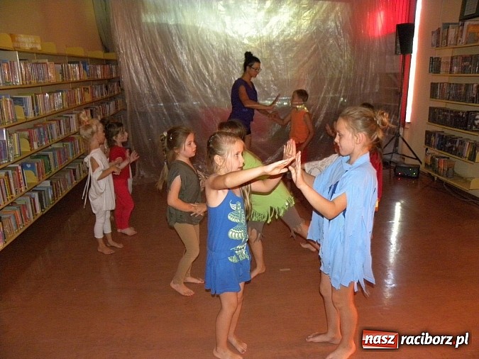 Zdjęcie w galerii na portalu naszraciborz.pl: Lato z biblioteką. Taniec czterech żywiołów wiadomości z regionu