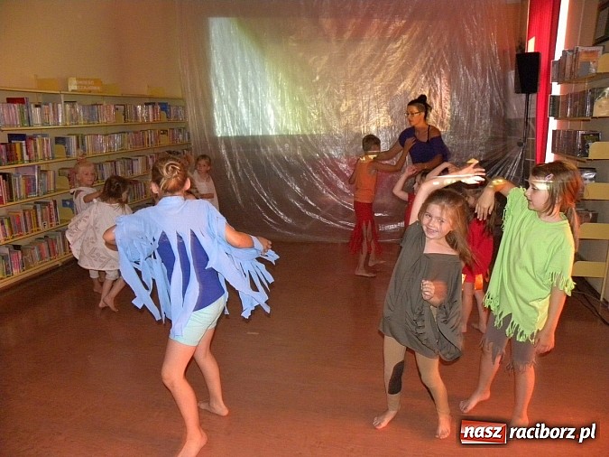 Zdjęcie w galerii na portalu naszraciborz.pl: Lato z biblioteką. Taniec czterech żywiołów wiadomości z regionu