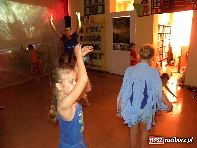 Zdjęcie w galerii na portalu naszraciborz.pl: Lato z biblioteką. Taniec czterech żywiołów wiadomości z regionu