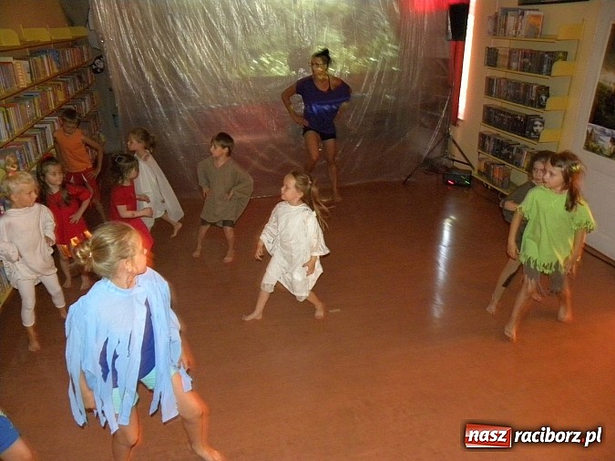Zdjęcie w galerii na portalu naszraciborz.pl: Lato z biblioteką. Taniec czterech żywiołów wiadomości z regionu