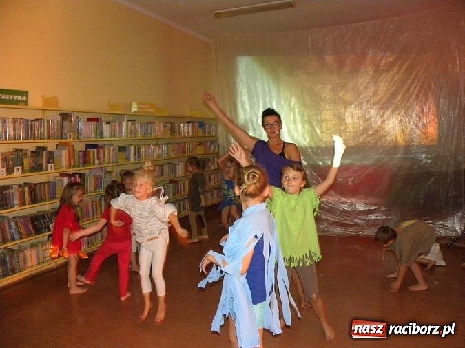 Zdjęcie w galerii na portalu naszraciborz.pl: Lato z biblioteką. Taniec czterech żywiołów wiadomości z regionu