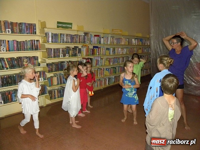 Zdjęcie w galerii na portalu naszraciborz.pl: Lato z biblioteką. Taniec czterech żywiołów wiadomości z regionu