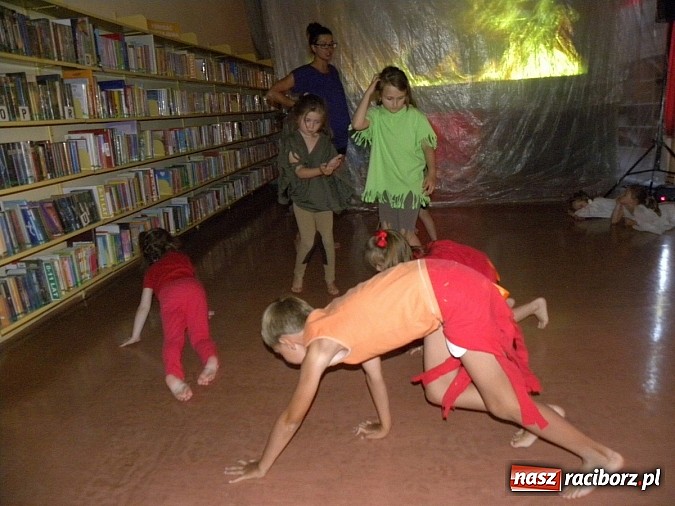 Zdjęcie w galerii na portalu naszraciborz.pl: Lato z biblioteką. Taniec czterech żywiołów wiadomości z regionu