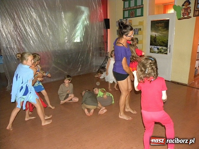 Zdjęcie w galerii na portalu naszraciborz.pl: Lato z biblioteką. Taniec czterech żywiołów wiadomości z regionu