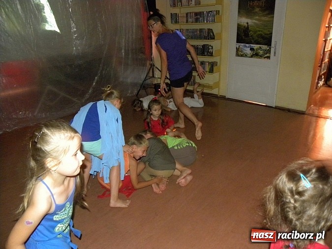 Zdjęcie w galerii na portalu naszraciborz.pl: Lato z biblioteką. Taniec czterech żywiołów wiadomości z regionu