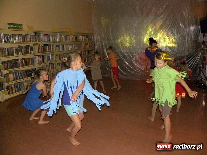 Zdjęcie w galerii na portalu naszraciborz.pl: Lato z biblioteką. Taniec czterech żywiołów wiadomości z regionu