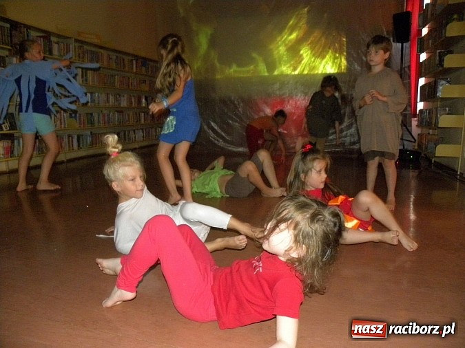 Zdjęcie w galerii na portalu naszraciborz.pl: Lato z biblioteką. Taniec czterech żywiołów wiadomości z regionu
