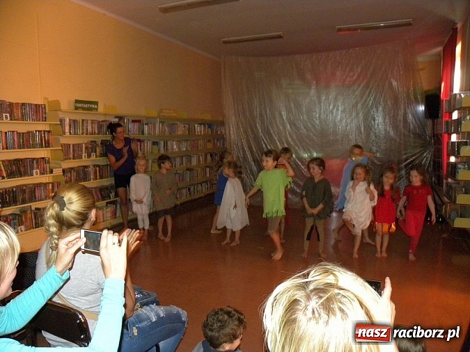 Zdjęcie w galerii na portalu naszraciborz.pl: Lato z biblioteką. Taniec czterech żywiołów wiadomości z regionu