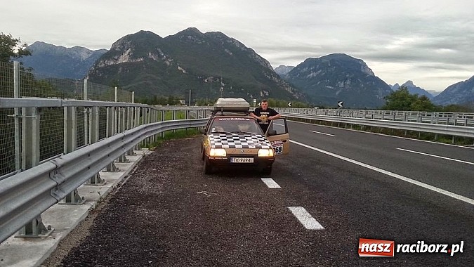Zdjęcie w galerii na portalu naszraciborz.pl: Ekipa z Raciborza weźmie udział w tegorocznej edycji rajdu charytatywnego Złombol wiadomości z regionu
