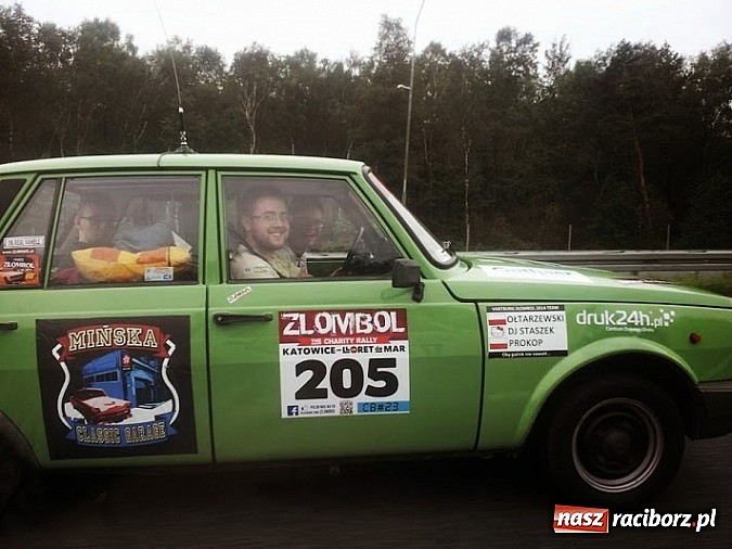 Zdjęcie w galerii na portalu naszraciborz.pl: Ekipa z Raciborza weźmie udział w tegorocznej edycji rajdu charytatywnego Złombol wiadomości z regionu