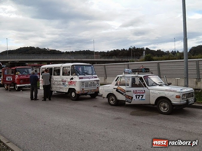 Zdjęcie w galerii na portalu naszraciborz.pl: Ekipa z Raciborza weźmie udział w tegorocznej edycji rajdu charytatywnego Złombol wiadomości z regionu