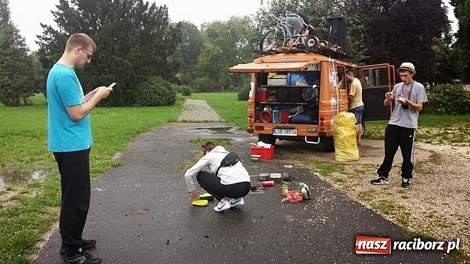 Zdjęcie w galerii na portalu naszraciborz.pl: Ekipa z Raciborza weźmie udział w tegorocznej edycji rajdu charytatywnego Złombol wiadomości z regionu
