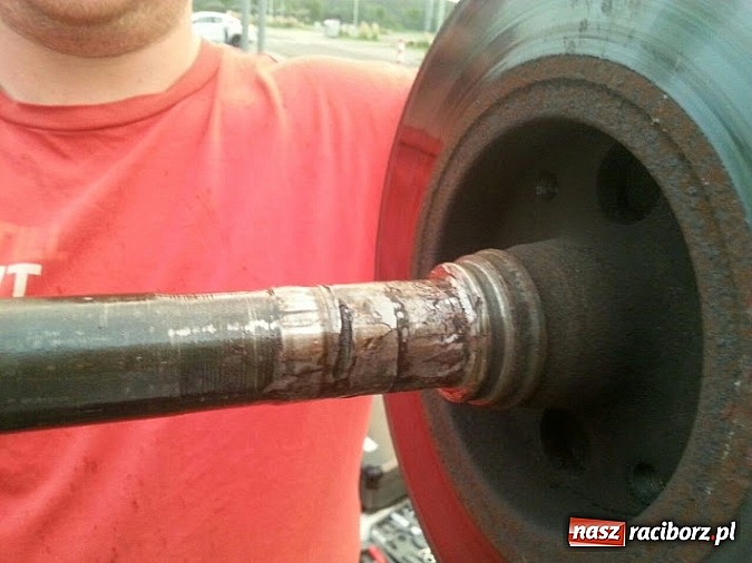 Zdjęcie w galerii na portalu naszraciborz.pl: Ekipa z Raciborza weźmie udział w tegorocznej edycji rajdu charytatywnego Złombol wiadomości z regionu